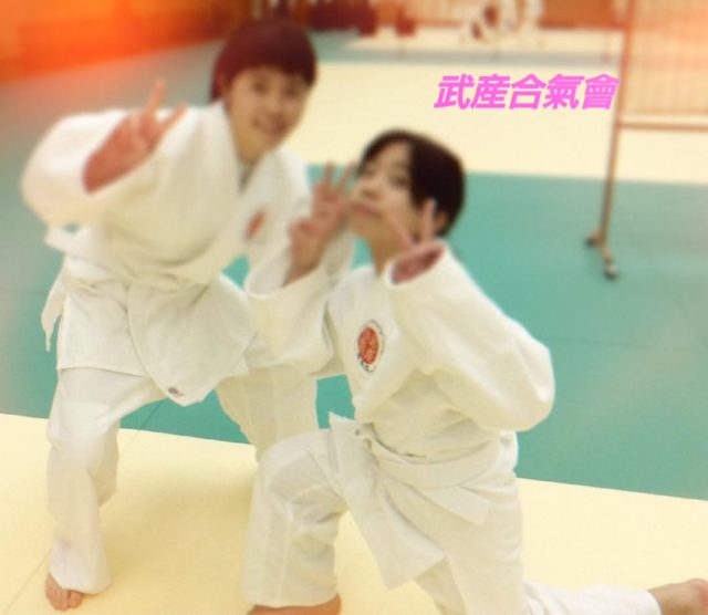 武産合氣會
合気道

あーなにやってんだっ！
稽古に集中せんかい！
あ、あ、あいきが～
いや、この指先から気が出るのだ～

#武道 #武術 #合気道 #吹田 #大阪