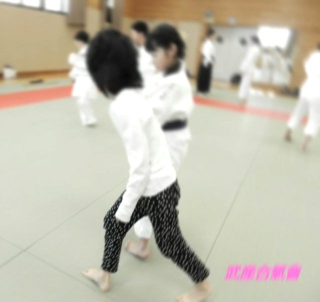 武産合氣會
合気道

体験にきた子にもしっかり技をかけて
教えることで稽古になる
…

#武道 #武術 #合気道 #吹田 #大阪