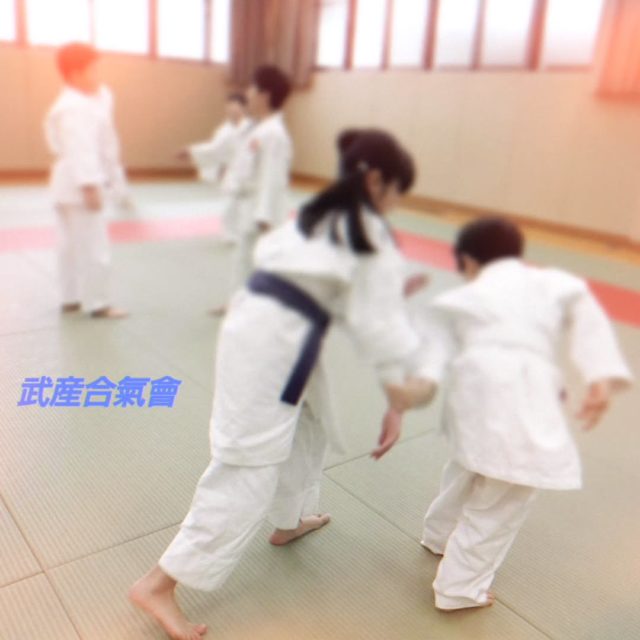 武産合氣會
合気道

アホな男子は私が投げるわよ

#合気の杖 #吹田の合気道 #合気の剣 #二刀術 #大阪の合気道