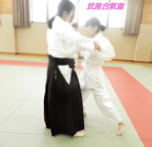 武産合氣會
合気道

お姉さんの肩を借りて
がんばります！
うぉりゃー

…

#合気の杖 #吹田の合気道 #合気の剣 #二刀術 #大阪の合気道