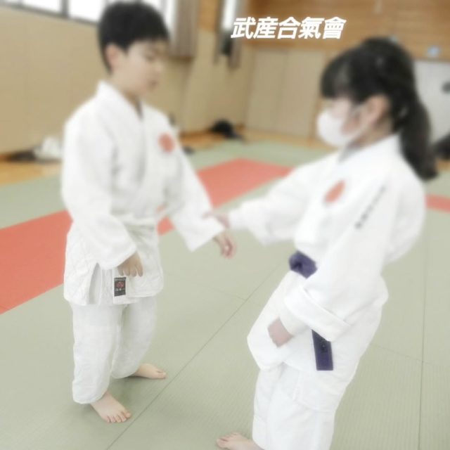 武産合氣會
合気道

ぎゅっと掴まれた
さーどうする

#合気の杖 #吹田の合気道 #合気の剣 #二刀術 #大阪の合気道